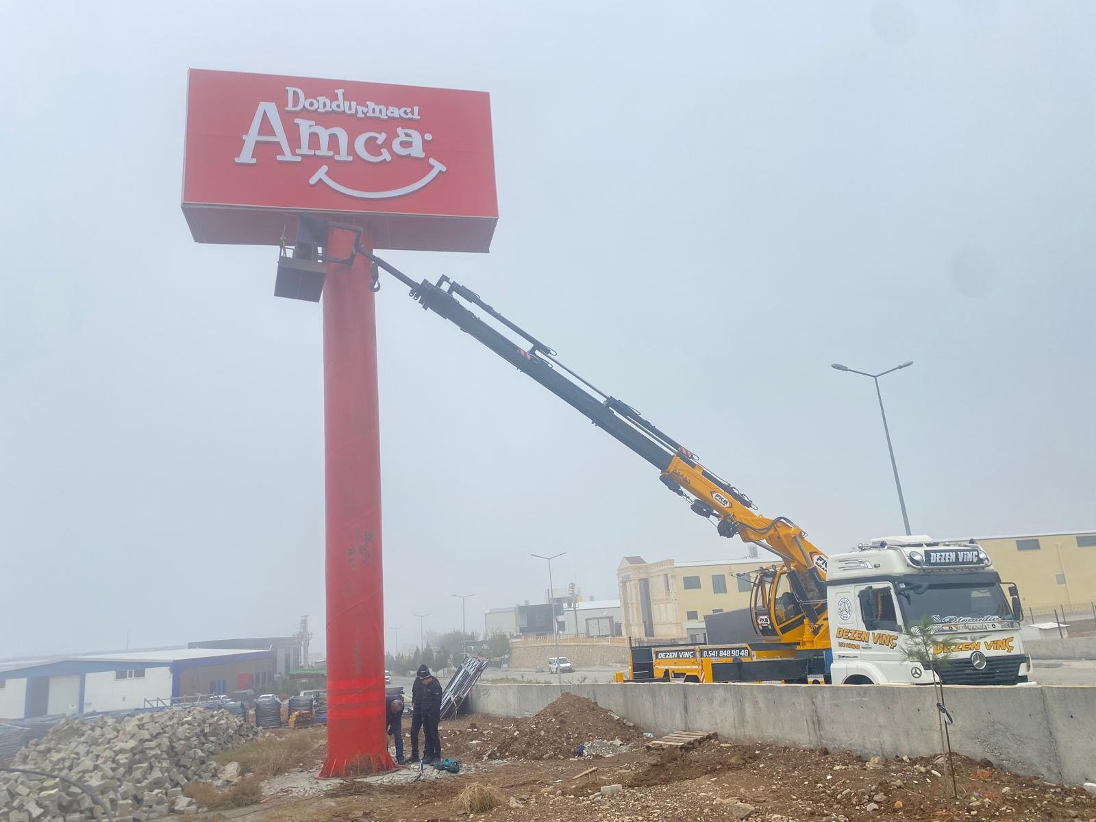 Totem tabela direği montaj çalışması