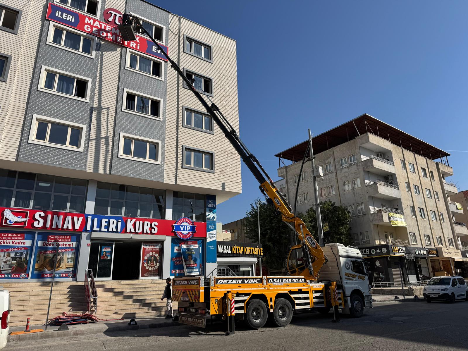 Bina üstüne vinç ile malzeme taşıma